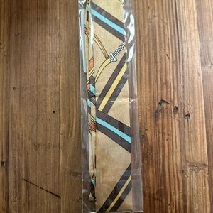 Beige and Blue Pattered purse tie